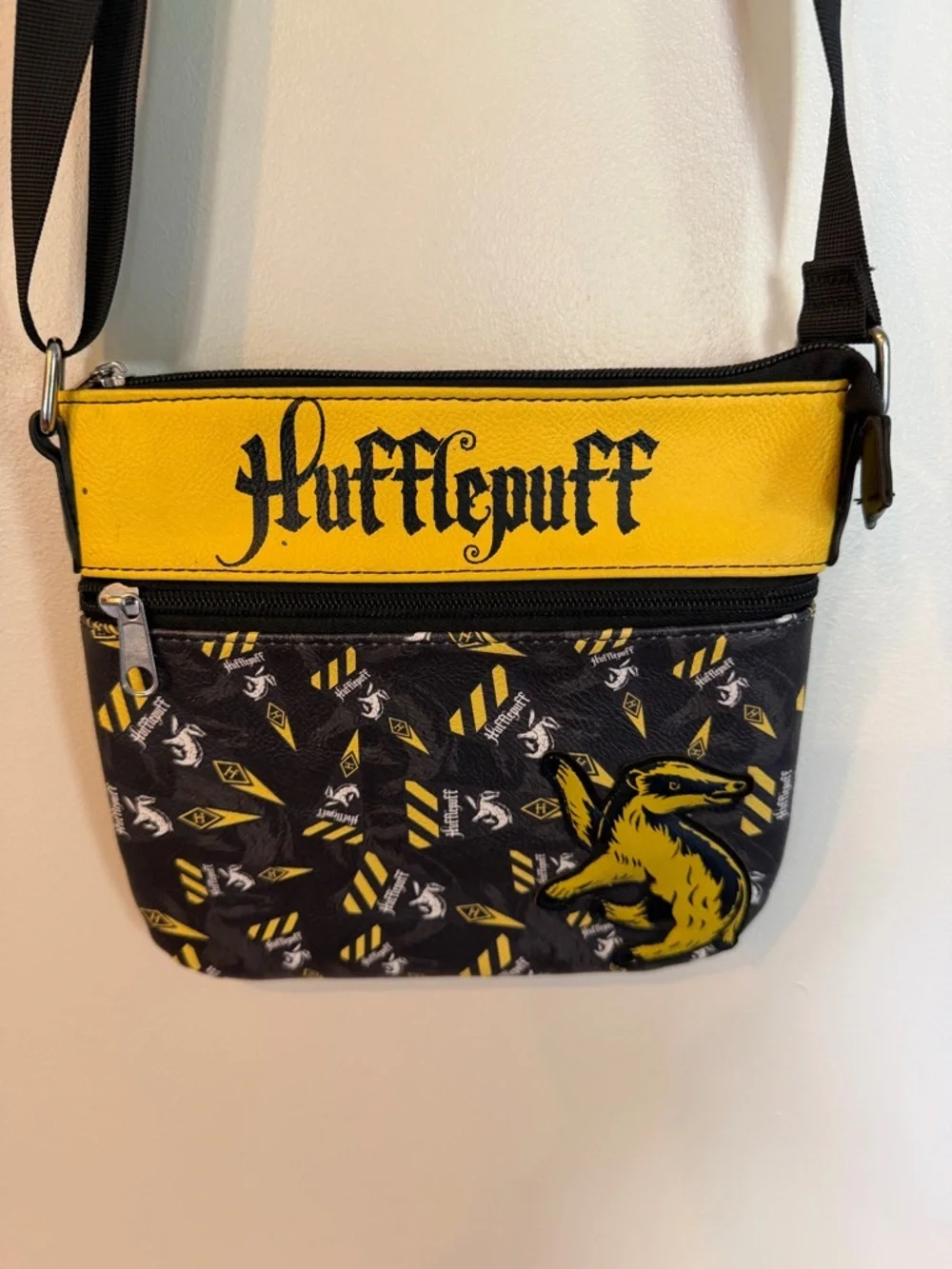 Loungefly HARRY POTTER HUFFLEPUFF CROSSBODY BAG